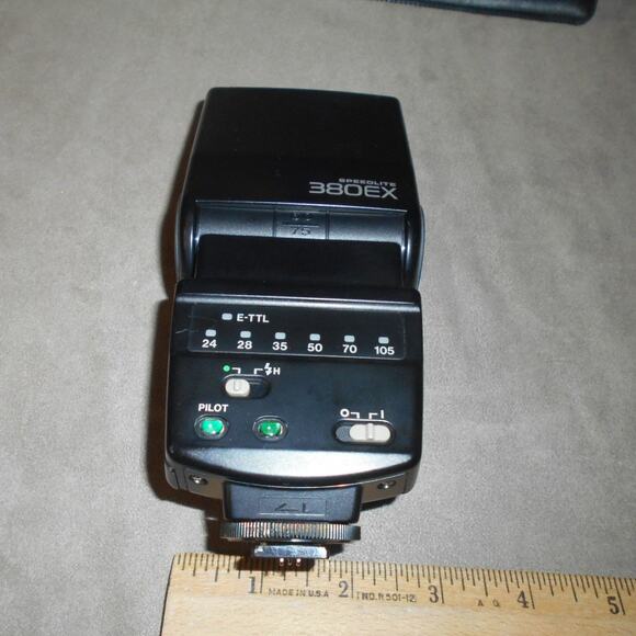Canon 380EX Speedlite Shoe Mount Flash w/Case Untested - Picture 2 of 11